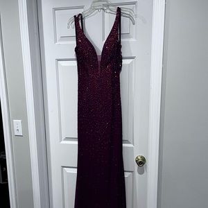 Beautiful special occasion dress. Is a size 2.